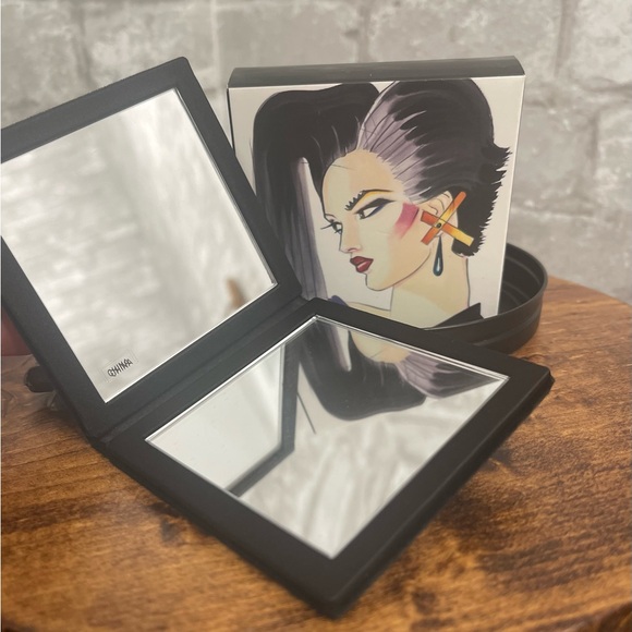 MAC Antonio Lopez Cosmetic Mirror in Black New in Box - Picture 2 of 4